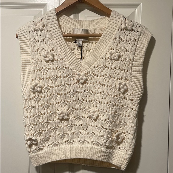NWT Industry Ivory Flower Stitch Sleeveless knit Sweater Vest Size Small - Picture 3 of 13